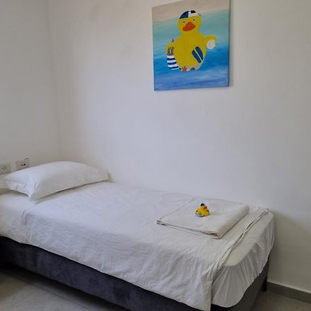 Ducks On The Beach 阿卡 外观 照片